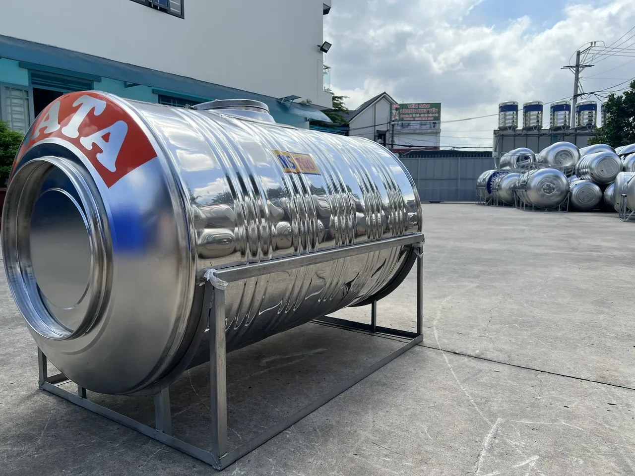 Bồn nước 700L lắp trên mái và sân thượng